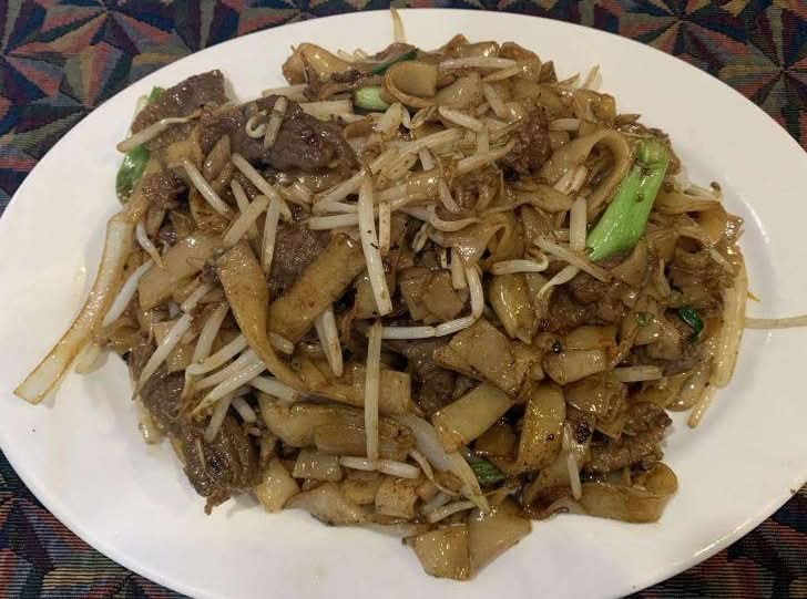 Pan-Fried Beef Chow Fun 干牛河